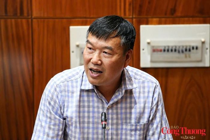 Đại diện doanh nghiệp kiến nghị, phản ánh khó khăn, vướng mắc trong sản xuất, kinh doanh tại buổi làm việc.