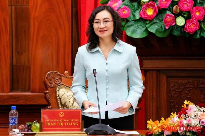 Thứ trưởng Bộ Công Thương Phan Thị Thắng đánh giá cao kết quả ngành Công Thương Đồng Tháp đạt được trong 7 tháng đầu năm 2026.