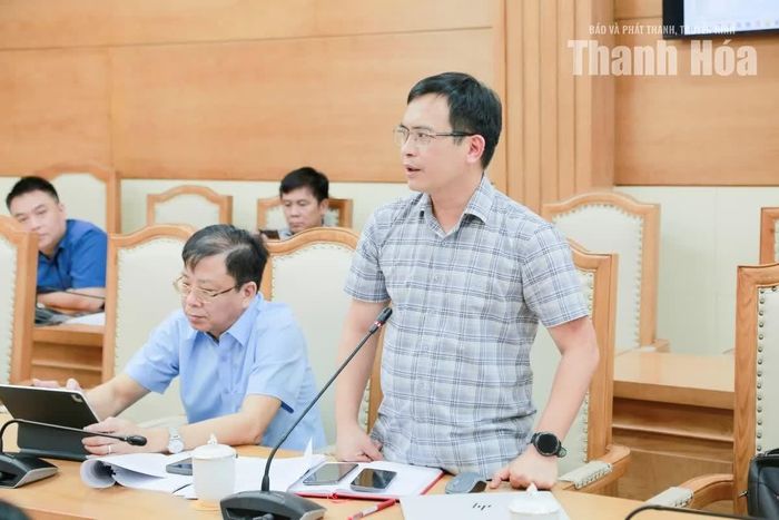Phó Giám đốc Sở Xây dựng phát biểu tại hội nghị.