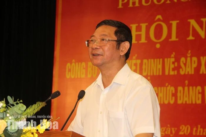 Bí thư Đảng ủy, Chủ tịch HĐND phường Sầm Sơn Lê Văn Tuấn phát biểu chỉ đạo tại hội nghị.