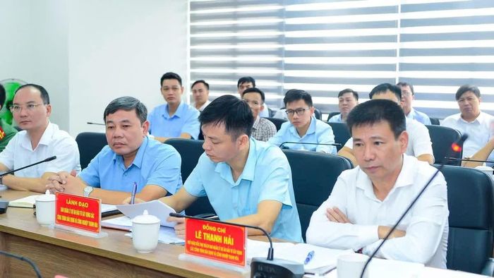 Các đại biểu dự buổi làm việc. Ảnh: Hoàng Đông
