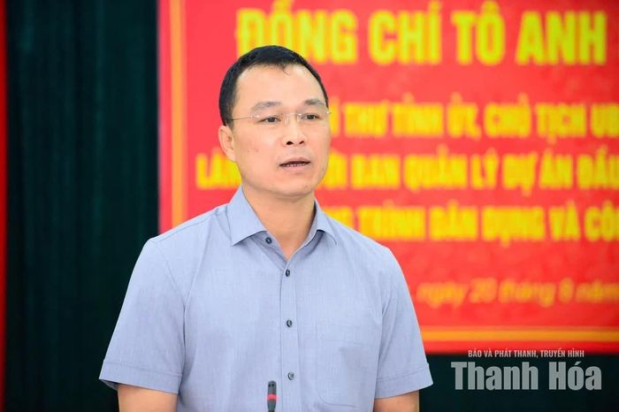 Chủ tịch UBND tỉnh Tô Anh Dũng phát biểu tại buổi làm việc. Ảnh: Hoàng Đông