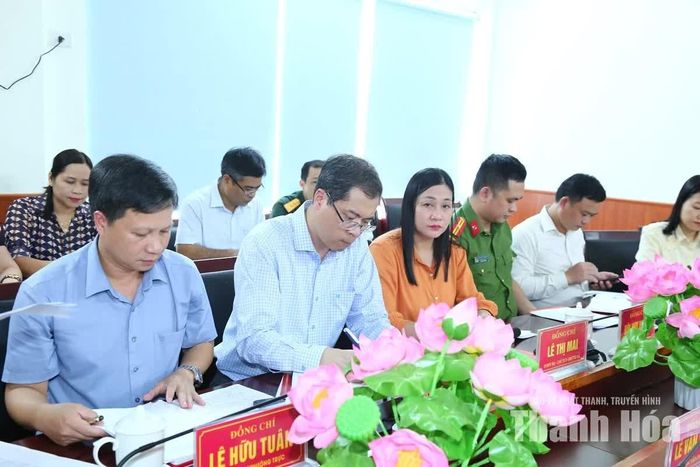 Các đại biểu tham dự buổi làm việc.