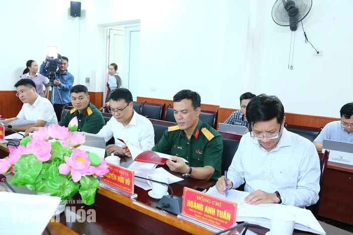 Các đại biểu dự buổi làm việc.