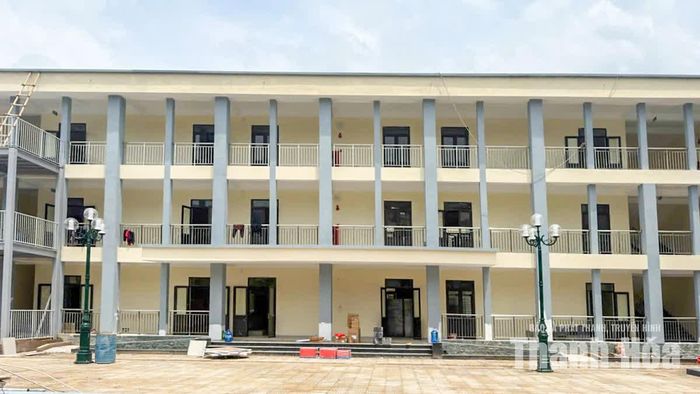 Khu nhà hành chính, quản trị dành cho Ban Giám hiệu và giáo viên nhà trường đã hoàn thành.