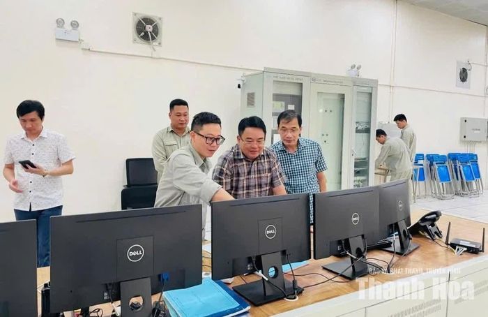 Kiểm tra tình hình vận hành Nhà máy Thủy điện Trung Sơn.