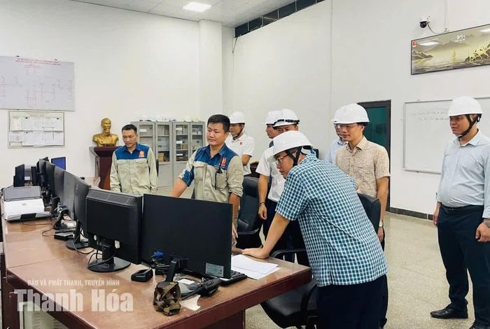 Kiểm tra việc tuân thủ quy trình vận hành hồ chứa và liên hồ chứa tại Nhà máy Thủy điện Bá Thước 2.
