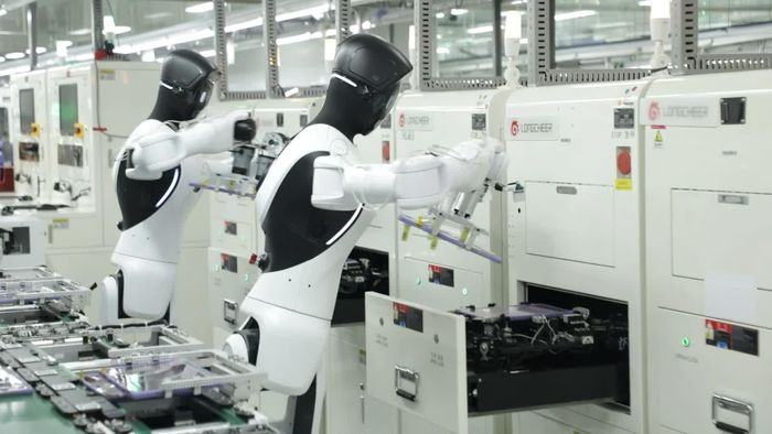 Robot tham gia vào dây chuyền sản xuất trong các nhà máy ở Châu âu. Ảnh: Eurozone.
