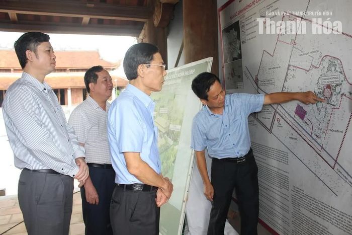 Phó Chủ tịch UBND tỉnh Đầu Thanh Tùng cùng đoàn công tác khảo sát thực tế tại Di tích khu căn cứ khởi nghĩa Ba Đình.
