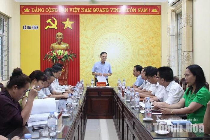 Quang cảnh buổi làm việc.