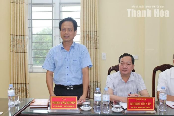 Bí thư Đảng ủy, Chủ tịch HĐND xã Ba Đình Thịnh Văn Huyên phát biểu tại buổi làm việc.
