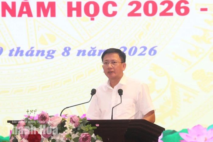Lãnh đạo Sở Giáo dục và Đào tạo phát biểu tại hội nghị.