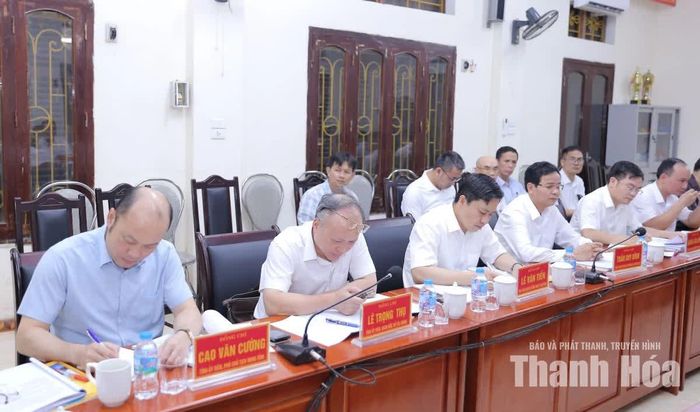 Các đại biểu dự buổi làm việc.