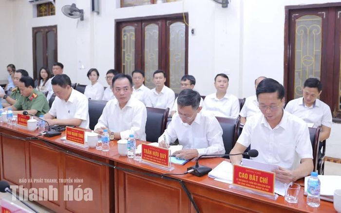 Các đại biểu dự buổi làm việc.