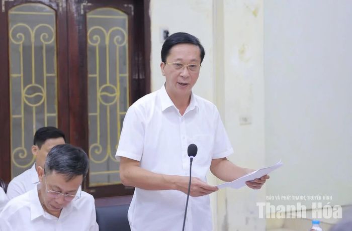 Giám đốc Ban QLDA ĐTXD các công trình NN&PTNT Cao Bát Chí báo cáo tình hình hoạt động của đơn vị.