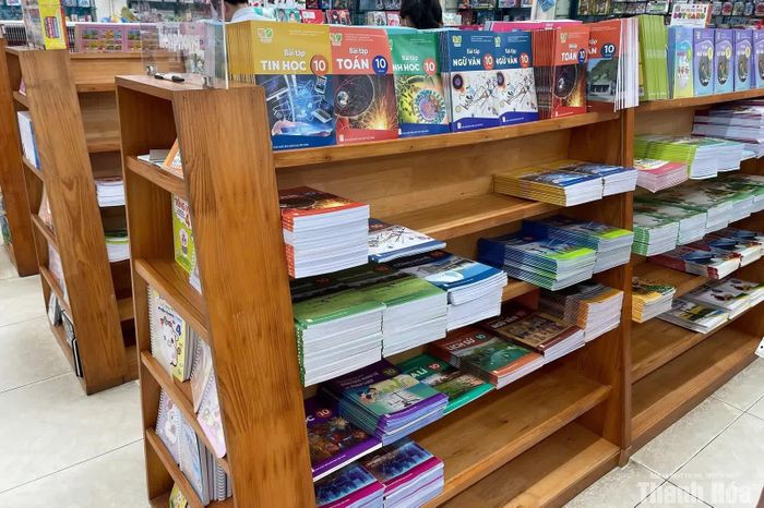 Sách giáo khoa lớp 10 không còn đủ bộ trước thềm năm học mới