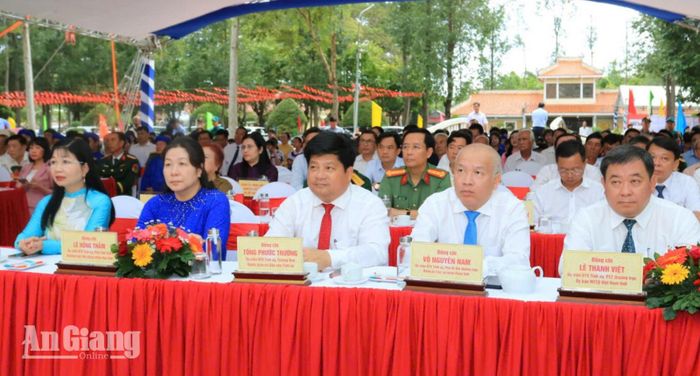 Các đại biểu dự lễ kỷ niệm 138 năm Ngày sinh Chủ tịch Tôn Đức Thắng.