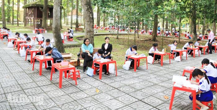 150 học sinh tham gia hội thi vẽ tranh “Thiếu nhi Cù lao Ông Hổ với Bác Tôn”.