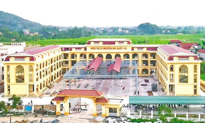 Trường Trung học cơ sở Hòa Sơn (xã Hợp Thịnh) được đầu tư xây mới.