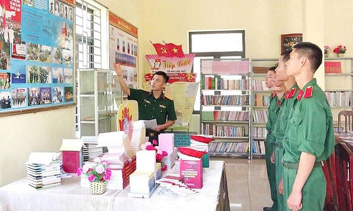 Các đơn vị tham gia Hội thi giới thiệu hệ thống sách, báo, tài liệu Phòng Hồ Chí Minh.