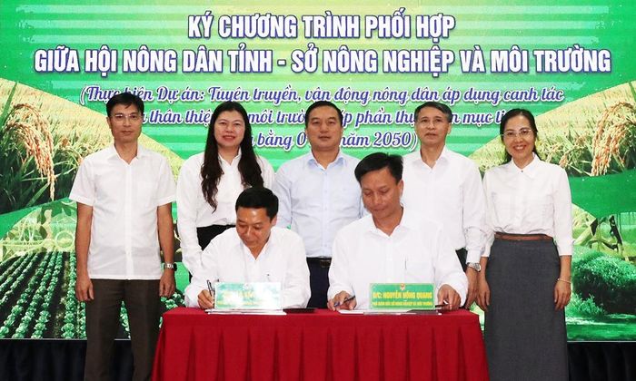 Ký Chương trình phối hợp giữa Hội Nông dân tỉnh với Sở Nông nghiệp và Môi trường về nông nghiệp, nông dân, nông thôn giai đoạn 2026-2030.