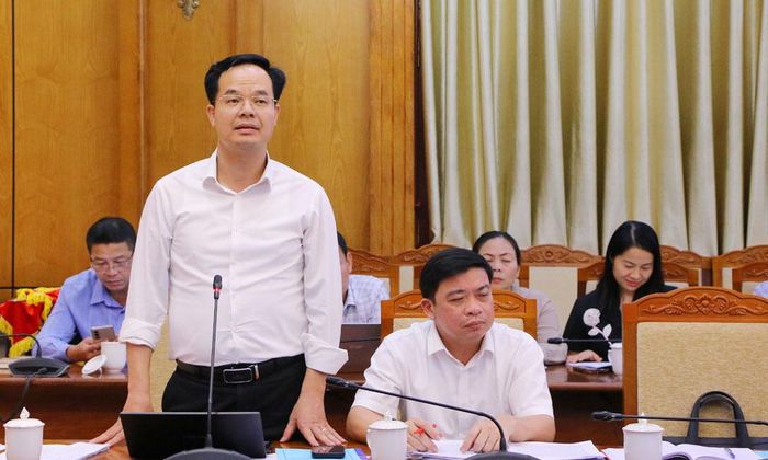  Đồng chí Bùi Quang Phát, Phó Giám đốc Sở Nông nghiệp và Môi trường trao đổi, làm rõ một số nội dung liên quan. 