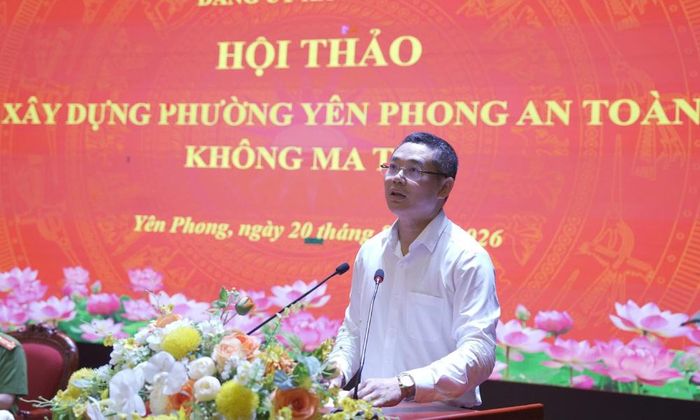 Đồng chí Nguyễn Văn Hoàn, Bí thư Đảng ủy, Chủ tịch HĐND xã Yên Phong nhấn mạnh về tầm quan trọng của việc xây dựng địa bàn không ma túy tại địa phương.