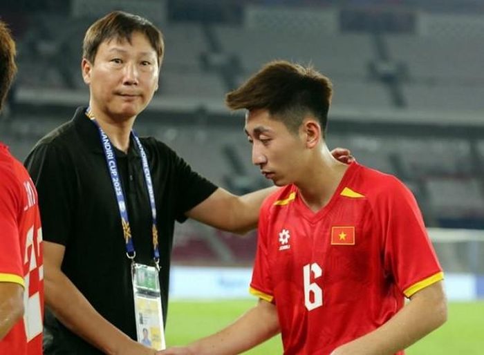 HLV Kim Sang Sik tạo ra bước ngoặt từ những quyết định thay người.