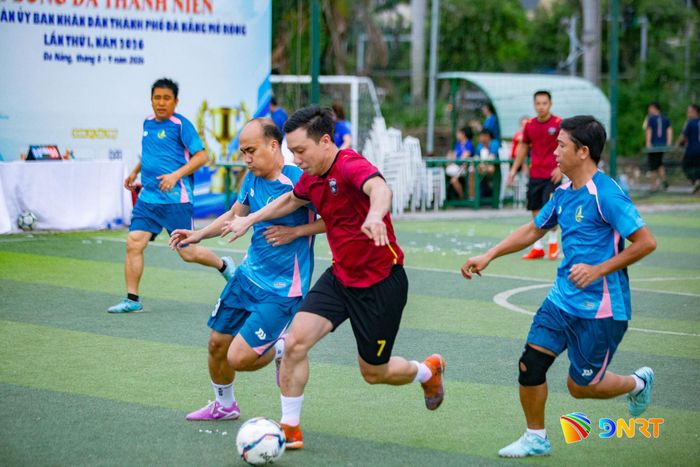 Các vận động viên ra sức thi đấu tại giải. Ảnh: BẢO LÂM