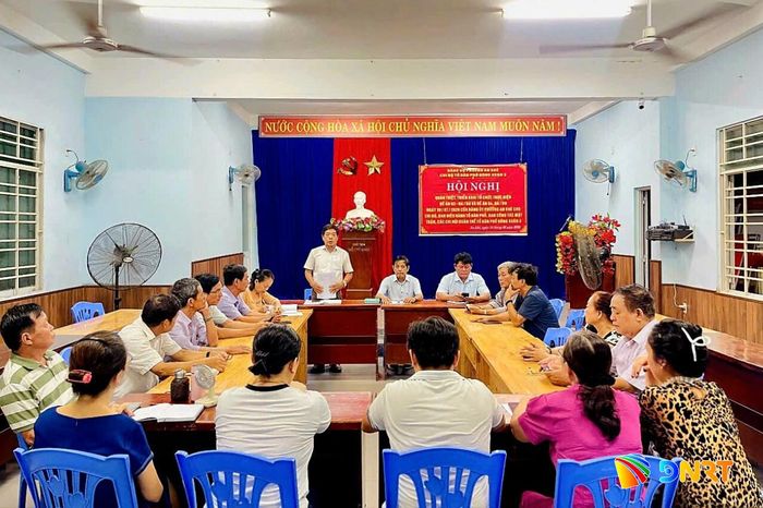Buổi sinh hoạt, quán triệt Đề án số 03-ĐA/ĐU tại chi bộ Đông Xuân 3 phường An Khê. Ảnh. HÀN NGUYÊN