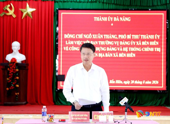 Phó Bí thư Thành ủy Ngô Xuân Thắng chủ trì buổi làm việc. Ảnh: TRỌNG HUY