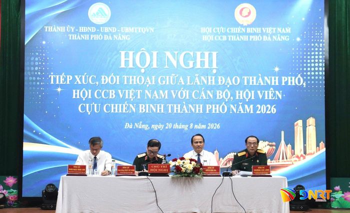 Các đại biểu lãnh đạo đồng chủ trì hội nghị. Ảnh: KHÁNH NGÂN