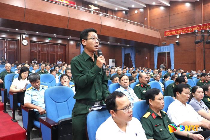 Cán bộ, hội viên cựu chiến binh trao đổi tại hội nghị. Ảnh: KHÁNH NGÂN