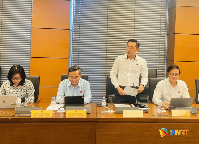 Đại biểu Quốc hội Nguyễn Đại Đồng (Đà Nẵng) thảo luận tại tổ. Ảnh: HỒNG CHÂU