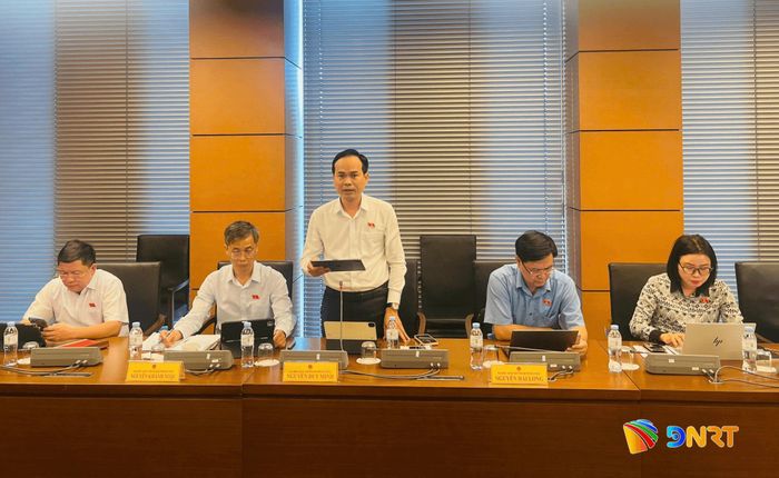 Đại biểu Nguyễn Duy Minh, Phó Trưởng đoàn Đại biểu Quốc hội thành phố Đà Nẵng thảo luận tại tổ. Ảnh: HỒNG CHÂU