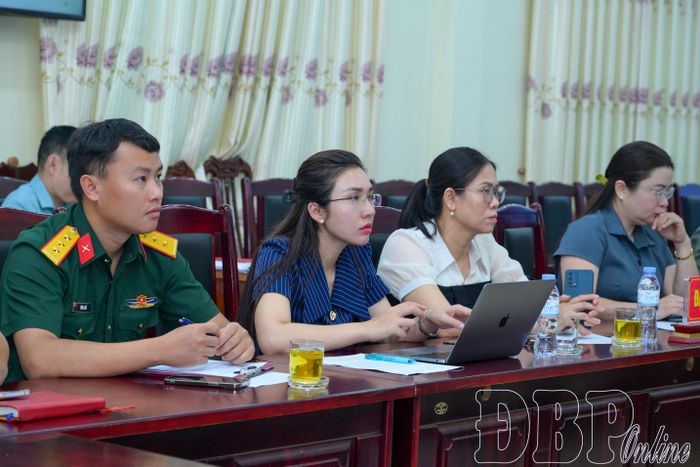 Đại biểu dự Hội nghị báo cáo viên cấp tỉnh tháng 8.