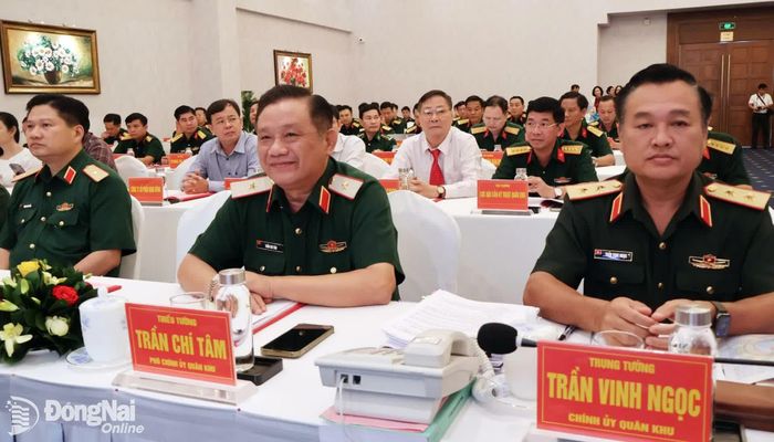 Trung tướng Lê Xuân Thế, Ủy viên Trung ương Đảng, Phó Bí thư Đảng ủy, Tư lệnh Quân khu 7 và thủ trưởng Bộ Tư lệnh Quân khu 7, Bộ đội Biên phòng dự hội nghị. Ảnh: Nguyệt Hà