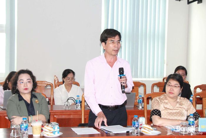 Đại diện Ngân hàng Chính sách xã hội chi nhánh thành phố Đồng Nai trao đổi ý kiến tại hội thảo. Ảnh: Nga Sơn