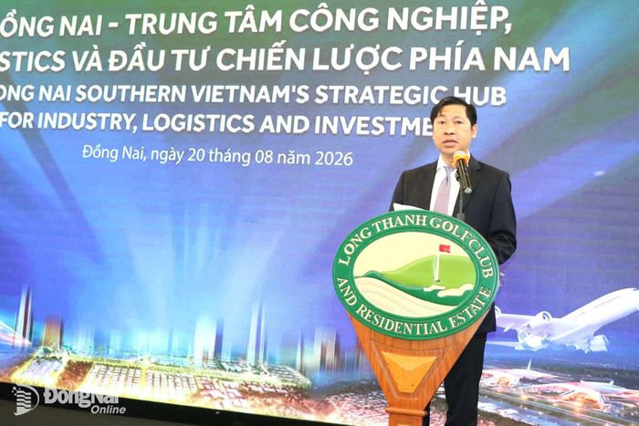 Phó Trưởng ban phụ trách Ban Quản lý các Khu công nghiệp, Khu kinh tế thành phố Đồng Nai Phạm Việt Phương phát biểu tại hội nghị. Ảnh: Vương Thế