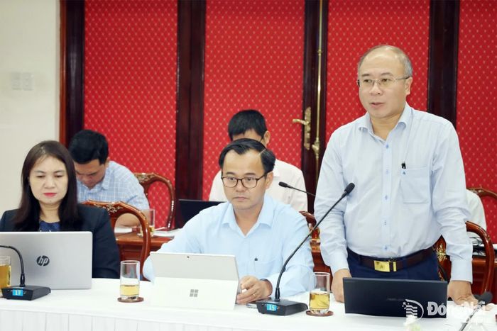 Phó Giám đốc Sở Khoa học và Công nghệ Đồng Nai Nguyễn Minh Quang trao đổi ý kiến tại buổi làm việc. Ảnh: Hải Quân