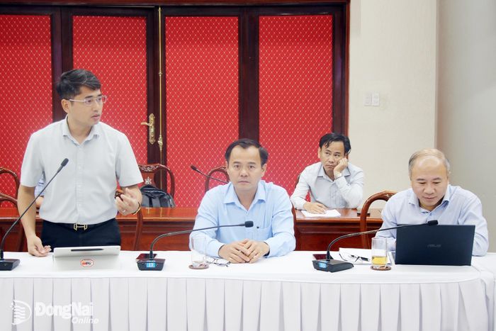 Phó Giám đốc Sở Tài chính Đồng Nai Phạm Tuấn Anh chia sẻ tại buổi làm việc. Ảnh: Hải Quân