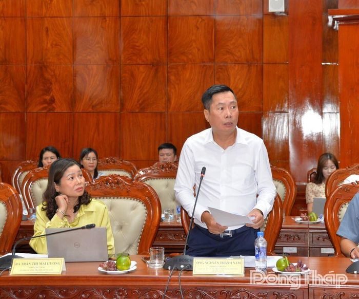 Đại diện các Cục thuộc Bộ Công Thương giải trình các nội dung doanh nghiệp và địa phương tại buổi làm việc.
