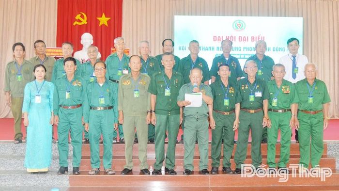 Ban Chấp hành Hội Cựu thanh niên xung phong tỉnh Đồng Tháp khóa I, nhiệm kỳ 2026 - 2031 ra mắt tại Đại hội.