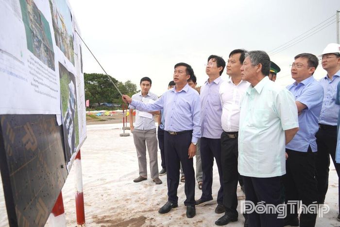 Đoàn công tác Tỉnh ủy khảo sát tại Cửa khẩu Quốc tế Thường Phước, cột mốc quốc gia, khu vực xây dựng quốc môn, khu kinh tế cửa khẩu mở rộng.