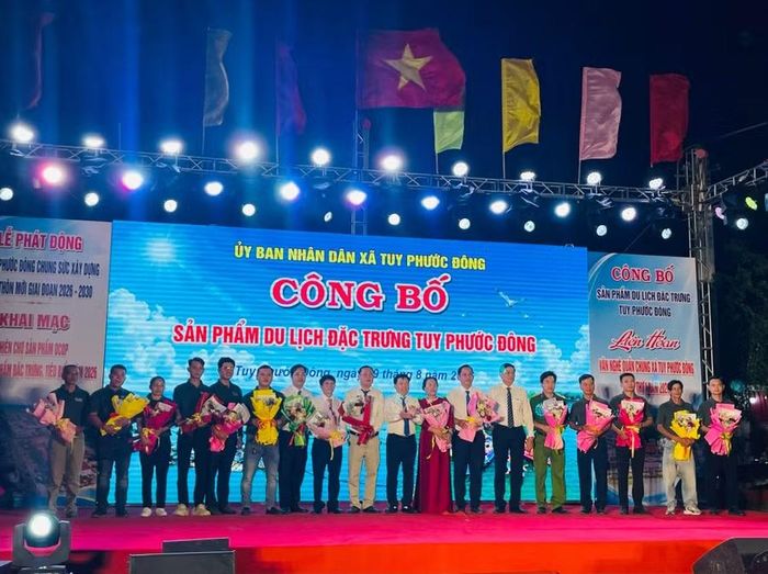  Ra mắt Ban Quản lý sản phẩm du lịch Cồn Chim. Ảnh: Hoàng Vũ 