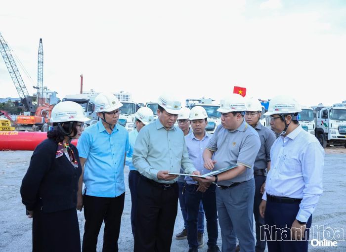 Bộ trưởng Bộ Xây dựng Trần Hồng Minh kiểm tra tiến độ triển khai Dự án Nhà ở xã hội MK Riviera (CT-02) tại Khu đô thị An Bình Tân (phường Nam Nha Trang).