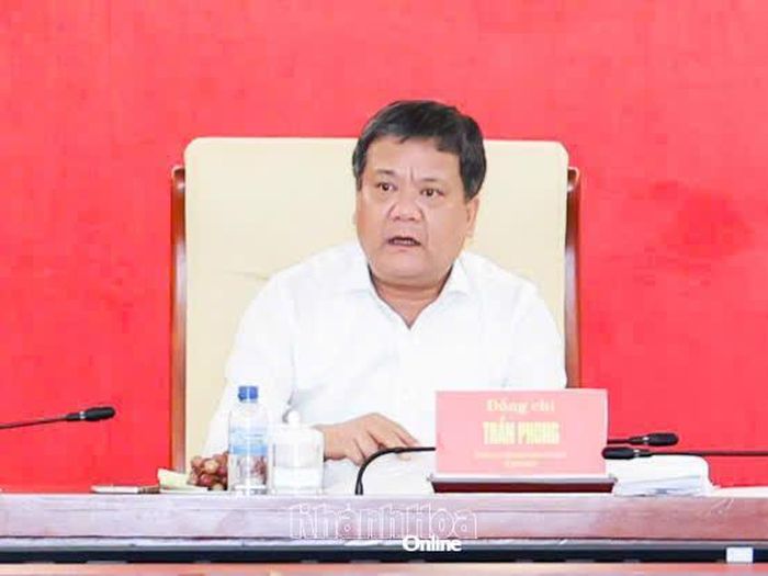 Bí thư Tỉnh ủy Trần Phong phát biểu tại hội nghị.