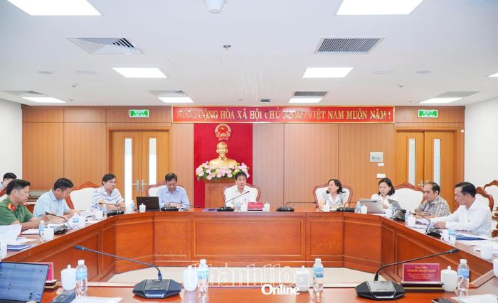 Quang cảnh cuộc họp.