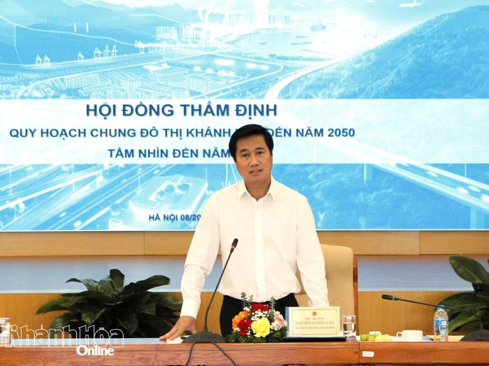Thứ trưởng Bộ Xây dựng Nguyễn Tường Văn phát biểu tại hội nghị.