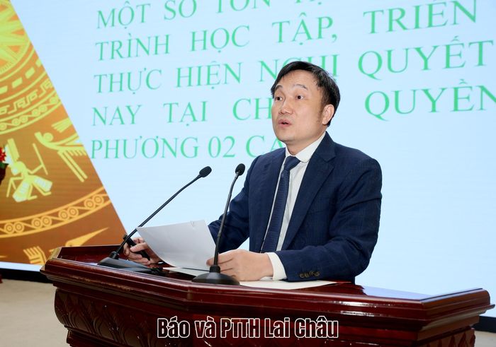 Đồng chí Nguyễn Tuấn Anh - Ủy viên dự khuyết Ban Chấp hành Trung ương Đảng, Phó Bí thư Thường trực Tỉnh ủy trình bày các chuyên đề: Nghị quyết số 19, Kết luận số 75 của Ban Chấp hành Trung ương Đảng khoá XIV và Kế hoạch của Ban Thường vụ Tỉnh uỷ triển khai thực hiện. 